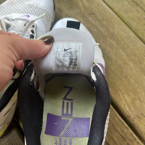 Nike Metcons - Picture 3 of 4